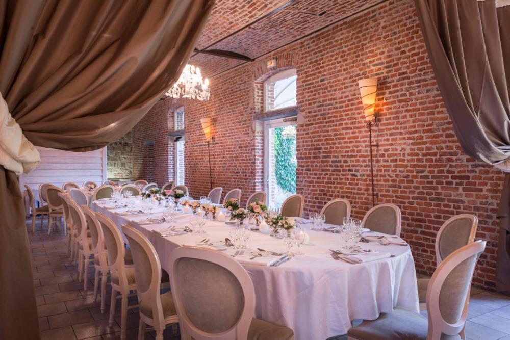 Logis-Hotel-Restaurant La Gentilhommiere Artres Bagian luar foto