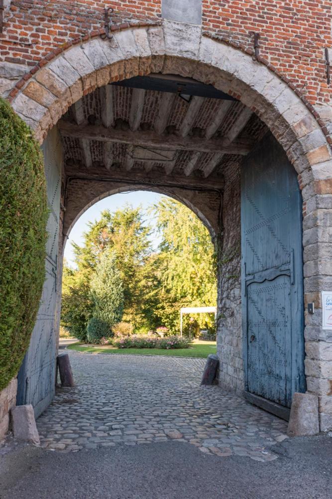 Logis-Hotel-Restaurant La Gentilhommiere Artres Bagian luar foto