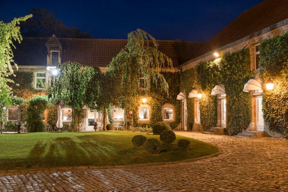 Logis-Hotel-Restaurant La Gentilhommiere Artres Bagian luar foto