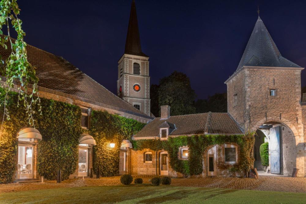 Logis-Hotel-Restaurant La Gentilhommiere Artres Bagian luar foto