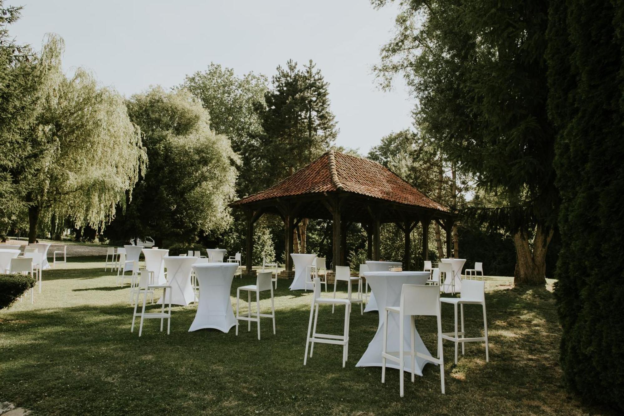 Logis-Hotel-Restaurant La Gentilhommiere Artres Bagian luar foto